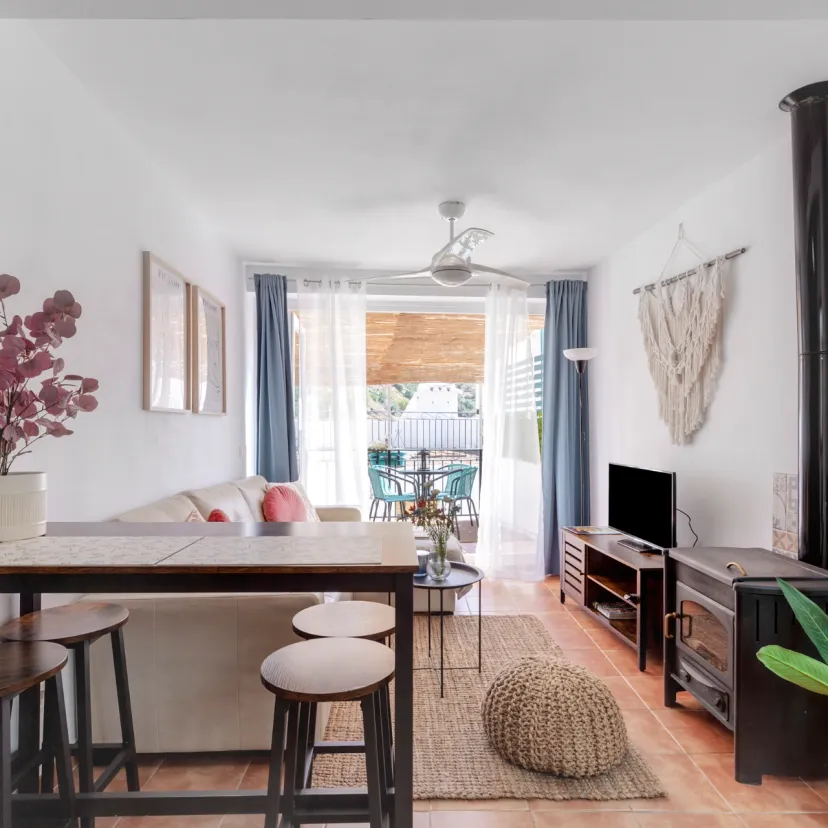 The livingroom of Apartamento Picasso viewed from the kitchen
