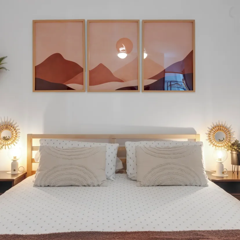 The cozy bedroom of Apartamento Picasso
