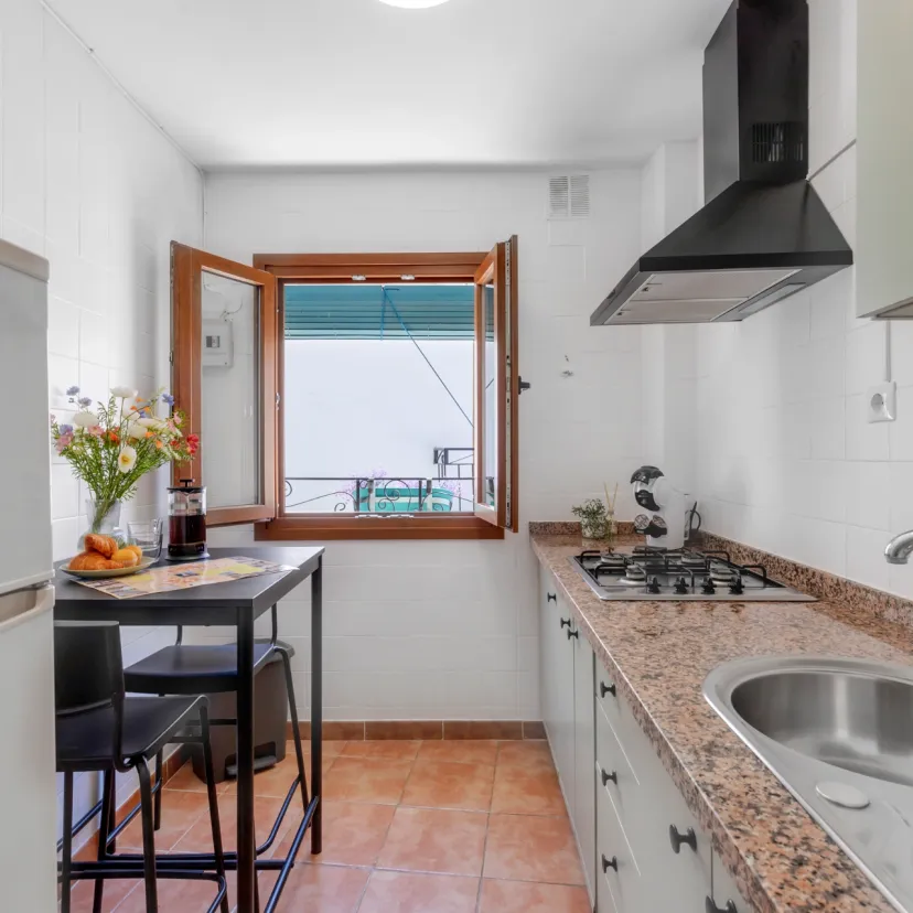 Die Küche des Apartamento Olivo